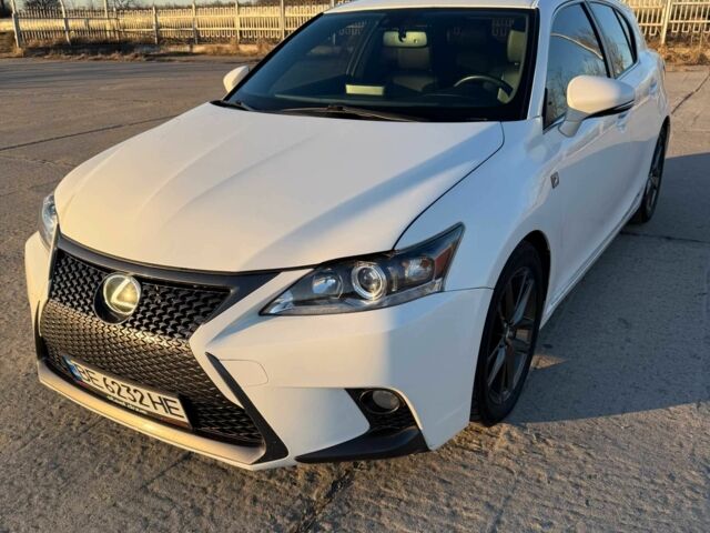 Белый Лексус СТ, объемом двигателя 1.8 л и пробегом 229 тыс. км за 14000 $, фото 2 на Automoto.ua