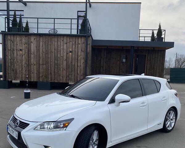 Белый Лексус СТ, объемом двигателя 1.8 л и пробегом 165 тыс. км за 15299 $, фото 1 на Automoto.ua