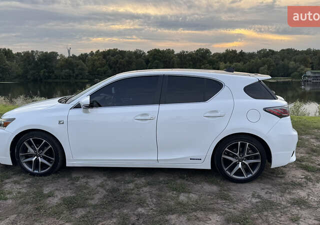 Белый Лексус СТ, объемом двигателя 1.8 л и пробегом 145 тыс. км за 15300 $, фото 3 на Automoto.ua