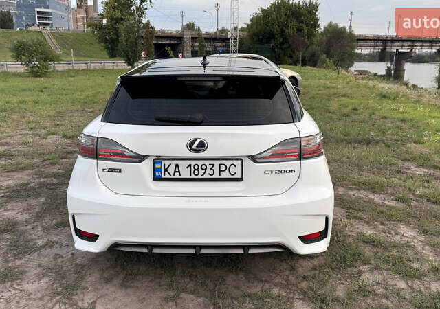 Белый Лексус СТ, объемом двигателя 1.8 л и пробегом 145 тыс. км за 15300 $, фото 5 на Automoto.ua