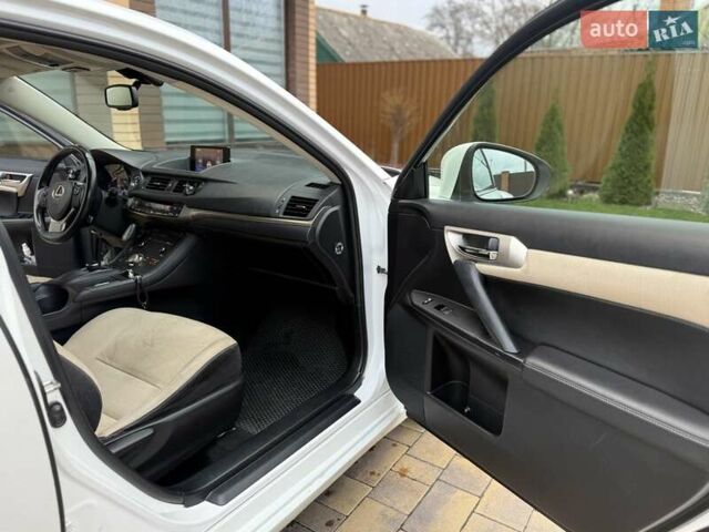 Белый Лексус СТ, объемом двигателя 1.8 л и пробегом 179 тыс. км за 13500 $, фото 27 на Automoto.ua