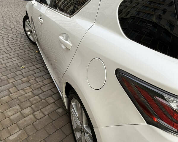 Белый Лексус СТ, объемом двигателя 1.8 л и пробегом 90 тыс. км за 14900 $, фото 6 на Automoto.ua