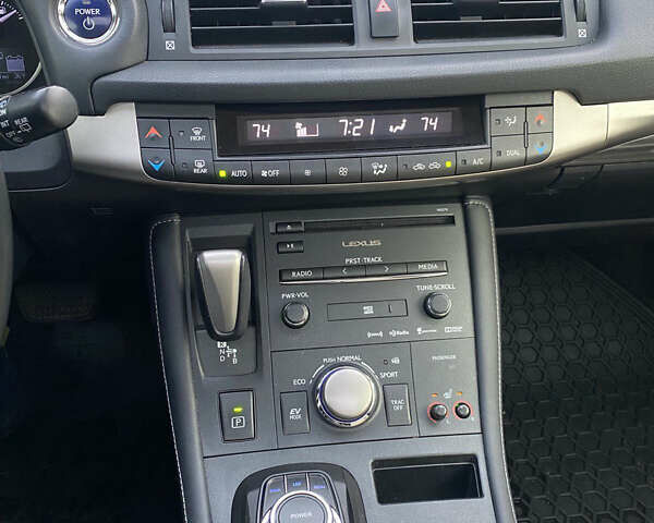 Белый Лексус СТ, объемом двигателя 1.8 л и пробегом 165 тыс. км за 15299 $, фото 9 на Automoto.ua