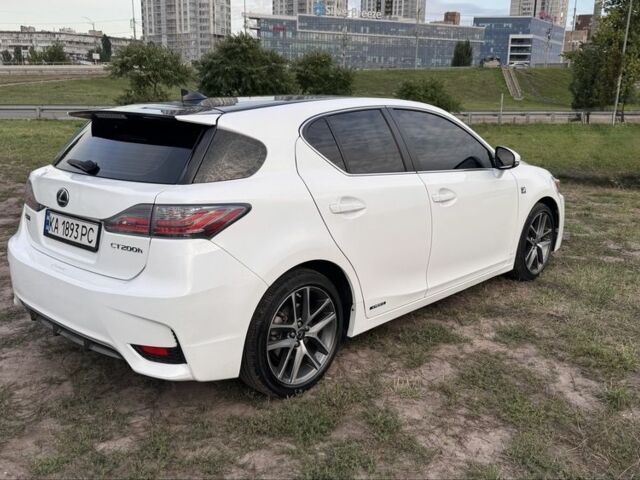 Белый Лексус СТ, объемом двигателя 1.8 л и пробегом 145 тыс. км за 15600 $, фото 5 на Automoto.ua