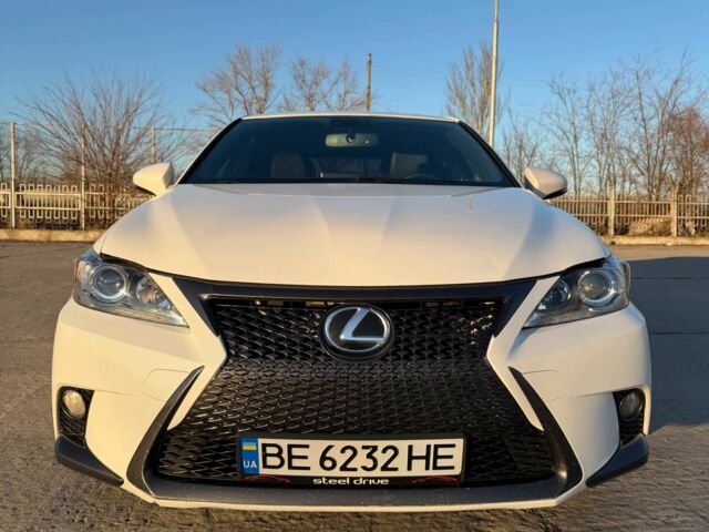 Белый Лексус СТ, объемом двигателя 1.8 л и пробегом 229 тыс. км за 14000 $, фото 3 на Automoto.ua