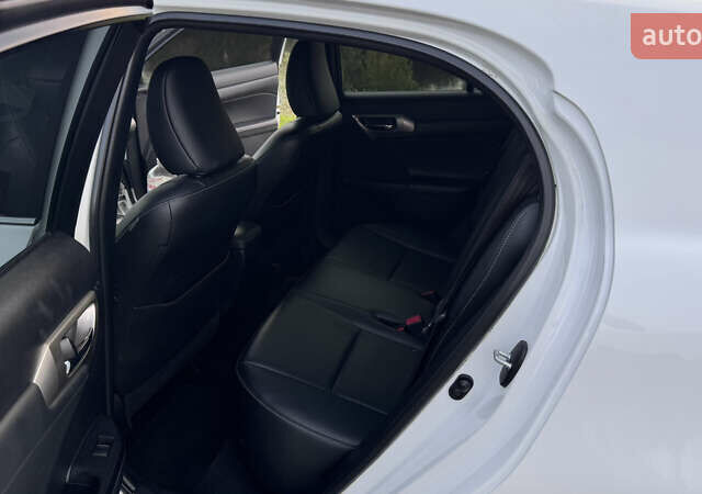 Белый Лексус СТ, объемом двигателя 1.8 л и пробегом 145 тыс. км за 15300 $, фото 9 на Automoto.ua