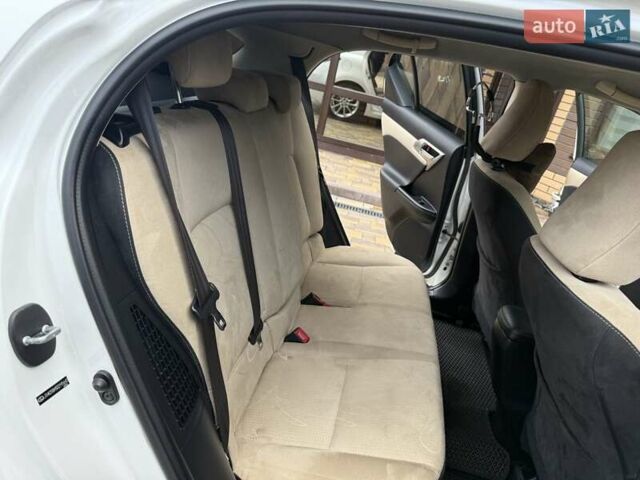 Белый Лексус СТ, объемом двигателя 1.8 л и пробегом 179 тыс. км за 13500 $, фото 35 на Automoto.ua