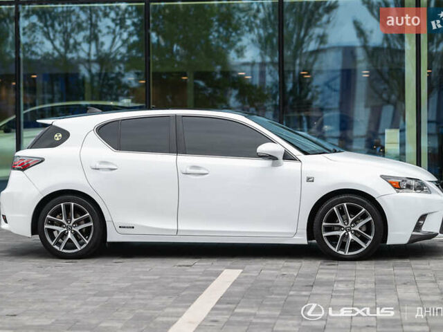 Білий Лексус СТ, об'ємом двигуна 1.8 л та пробігом 136 тис. км за 17600 $, фото 9 на Automoto.ua