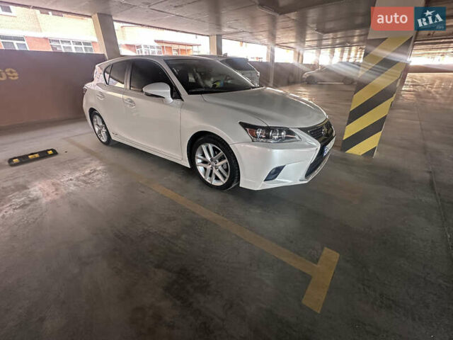 Белый Лексус СТ, объемом двигателя 1.8 л и пробегом 112 тыс. км за 15300 $, фото 3 на Automoto.ua