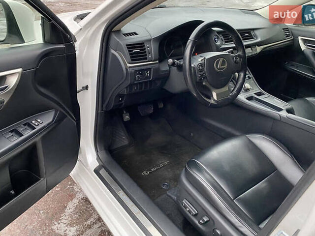 Білий Лексус СТ, об'ємом двигуна 1.8 л та пробігом 174 тис. км за 11900 $, фото 8 на Automoto.ua