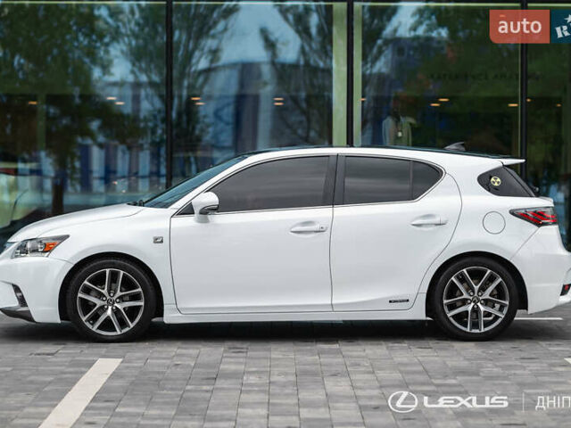 Білий Лексус СТ, об'ємом двигуна 1.8 л та пробігом 136 тис. км за 17600 $, фото 5 на Automoto.ua