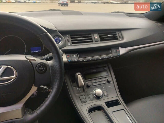 Белый Лексус СТ, объемом двигателя 1.8 л и пробегом 99 тыс. км за 17999 $, фото 11 на Automoto.ua