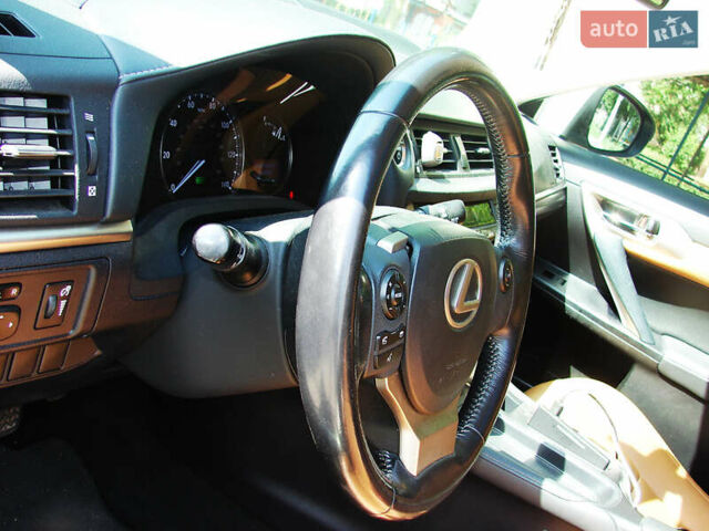 Білий Лексус СТ, об'ємом двигуна 1.8 л та пробігом 163 тис. км за 16700 $, фото 12 на Automoto.ua