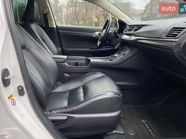 Білий Лексус СТ, об'ємом двигуна 1.8 л та пробігом 174 тис. км за 11900 $, фото 6 на Automoto.ua