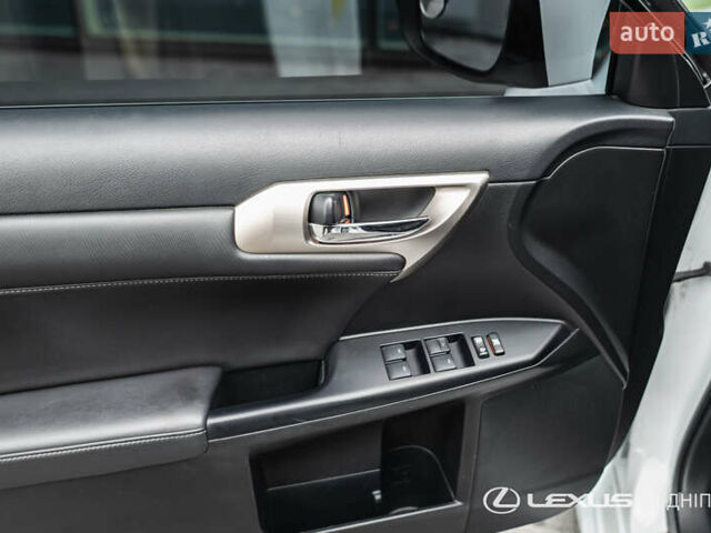 Білий Лексус СТ, об'ємом двигуна 1.8 л та пробігом 136 тис. км за 17600 $, фото 26 на Automoto.ua