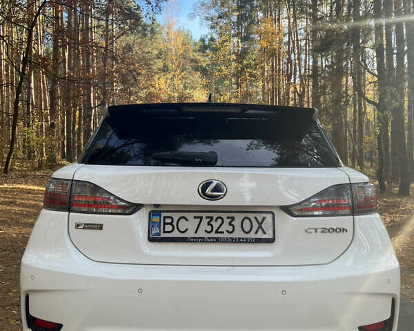 Білий Лексус СТ, об'ємом двигуна 1.8 л та пробігом 163 тис. км за 17800 $, фото 8 на Automoto.ua