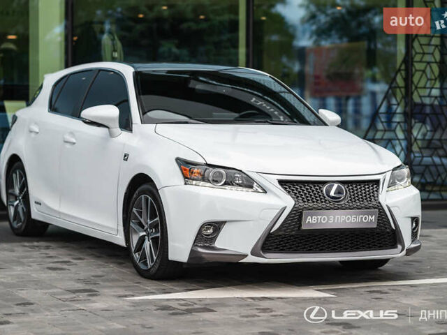 Білий Лексус СТ, об'ємом двигуна 1.8 л та пробігом 136 тис. км за 17600 $, фото 4 на Automoto.ua