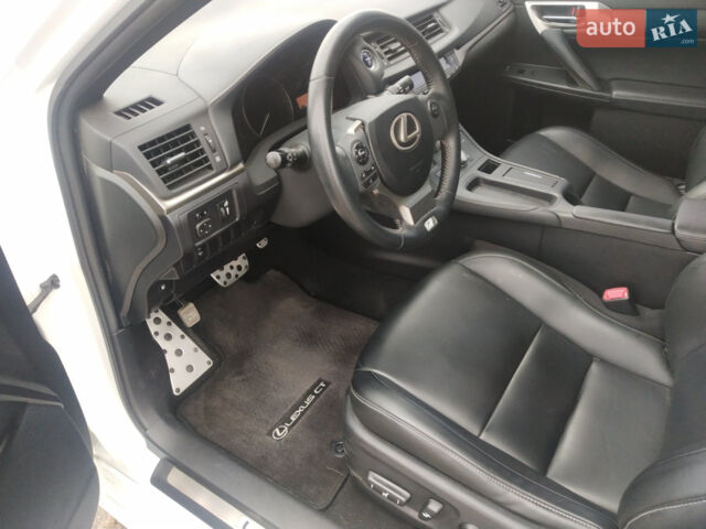 Білий Лексус СТ, об'ємом двигуна 1.8 л та пробігом 99 тис. км за 15800 $, фото 14 на Automoto.ua