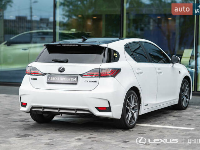 Білий Лексус СТ, об'ємом двигуна 1.8 л та пробігом 136 тис. км за 17600 $, фото 8 на Automoto.ua