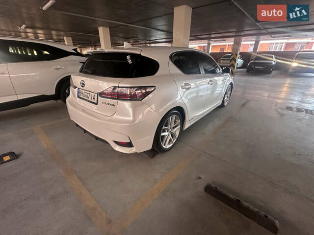 Белый Лексус СТ, объемом двигателя 1.8 л и пробегом 112 тыс. км за 15300 $, фото 2 на Automoto.ua