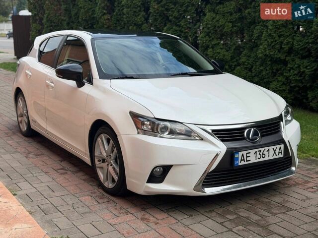Белый Лексус СТ, объемом двигателя 1.8 л и пробегом 207 тыс. км за 13999 $, фото 3 на Automoto.ua