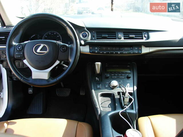 Білий Лексус СТ, об'ємом двигуна 1.8 л та пробігом 163 тис. км за 16700 $, фото 15 на Automoto.ua