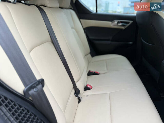 Белый Лексус СТ, объемом двигателя 1.8 л и пробегом 96 тыс. км за 15900 $, фото 11 на Automoto.ua