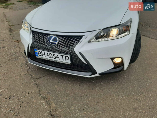 Белый Лексус СТ, объемом двигателя 1.8 л и пробегом 99 тыс. км за 17999 $, фото 59 на Automoto.ua