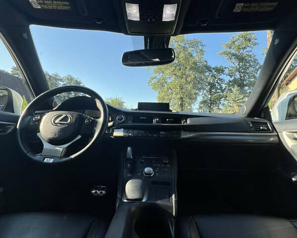 Білий Лексус СТ, об'ємом двигуна 1.8 л та пробігом 163 тис. км за 17800 $, фото 18 на Automoto.ua