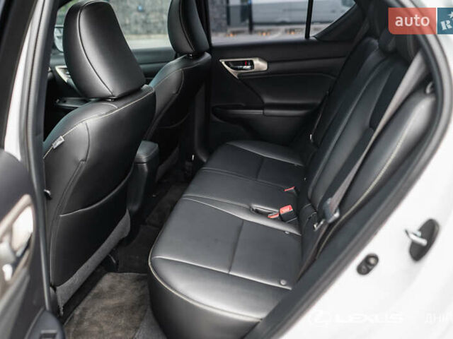 Білий Лексус СТ, об'ємом двигуна 1.8 л та пробігом 136 тис. км за 17600 $, фото 16 на Automoto.ua