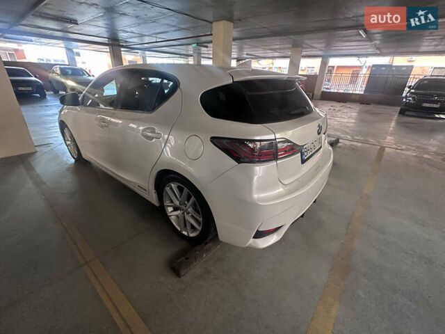 Белый Лексус СТ, объемом двигателя 1.8 л и пробегом 112 тыс. км за 15300 $, фото 1 на Automoto.ua