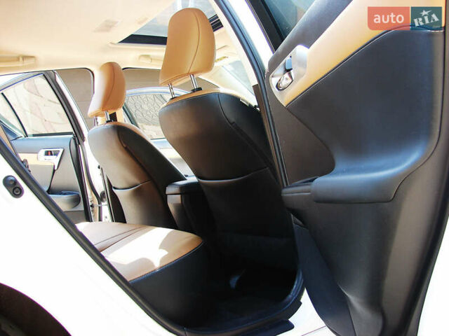 Білий Лексус СТ, об'ємом двигуна 1.8 л та пробігом 163 тис. км за 16700 $, фото 17 на Automoto.ua
