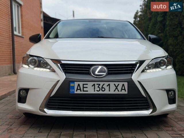 Белый Лексус СТ, объемом двигателя 1.8 л и пробегом 207 тыс. км за 13999 $, фото 2 на Automoto.ua