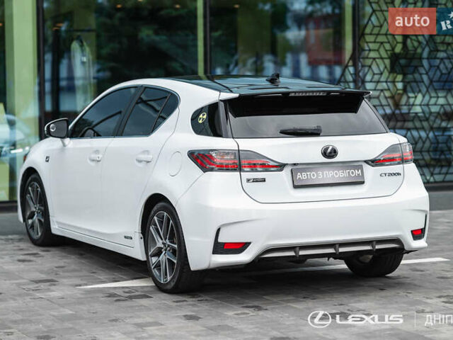 Білий Лексус СТ, об'ємом двигуна 1.8 л та пробігом 136 тис. км за 17600 $, фото 6 на Automoto.ua