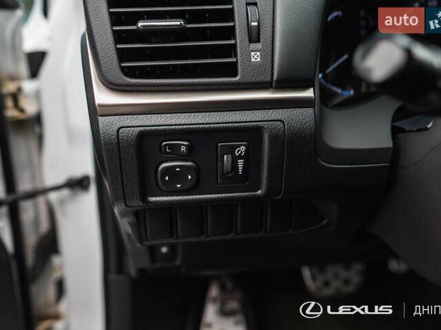 Білий Лексус СТ, об'ємом двигуна 1.8 л та пробігом 136 тис. км за 17600 $, фото 21 на Automoto.ua