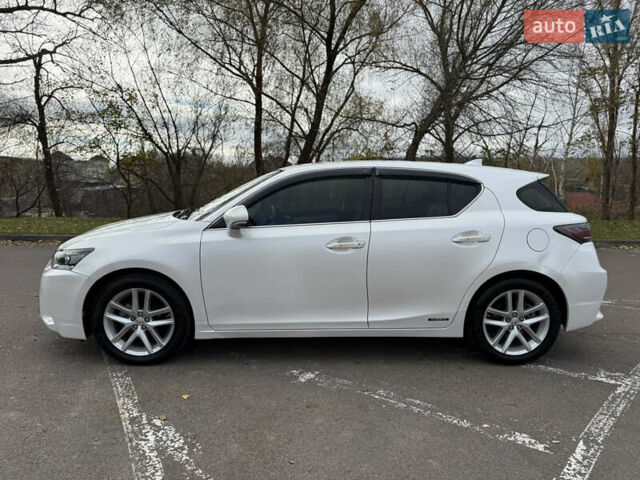 Белый Лексус СТ, объемом двигателя 1.8 л и пробегом 96 тыс. км за 15900 $, фото 7 на Automoto.ua