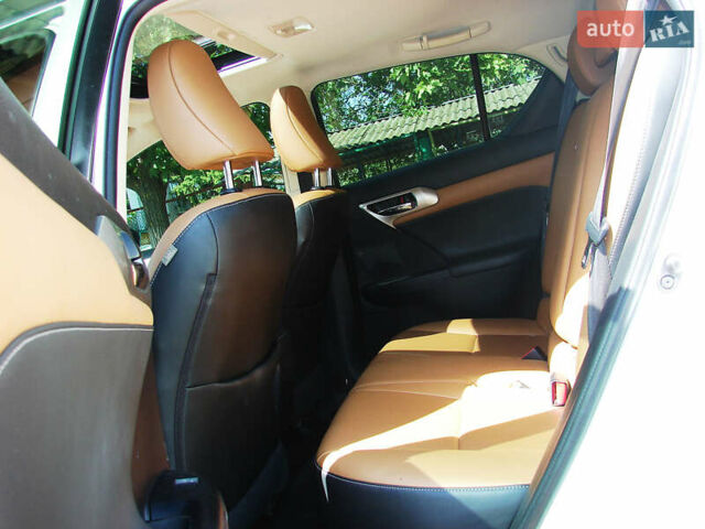 Білий Лексус СТ, об'ємом двигуна 1.8 л та пробігом 163 тис. км за 16700 $, фото 14 на Automoto.ua