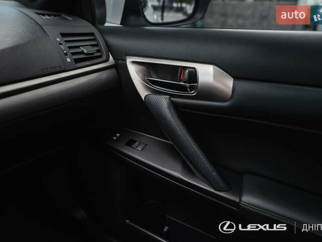 Білий Лексус СТ, об'ємом двигуна 1.8 л та пробігом 136 тис. км за 17600 $, фото 23 на Automoto.ua
