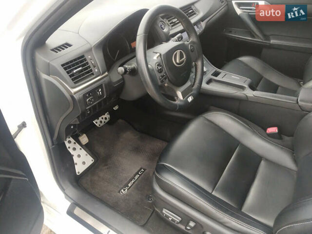 Белый Лексус СТ, объемом двигателя 1.8 л и пробегом 99 тыс. км за 17999 $, фото 23 на Automoto.ua
