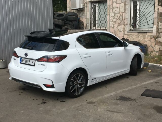 Білий Лексус СТ, об'ємом двигуна 1.8 л та пробігом 60 тис. км за 24490 $, фото 1 на Automoto.ua