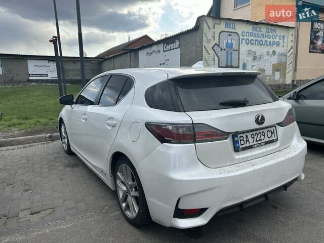Білий Лексус СТ, об'ємом двигуна 1.8 л та пробігом 82 тис. км за 17000 $, фото 4 на Automoto.ua