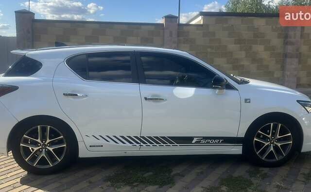 Белый Лексус СТ, объемом двигателя 1.8 л и пробегом 305 тыс. км за 13990 $, фото 3 на Automoto.ua