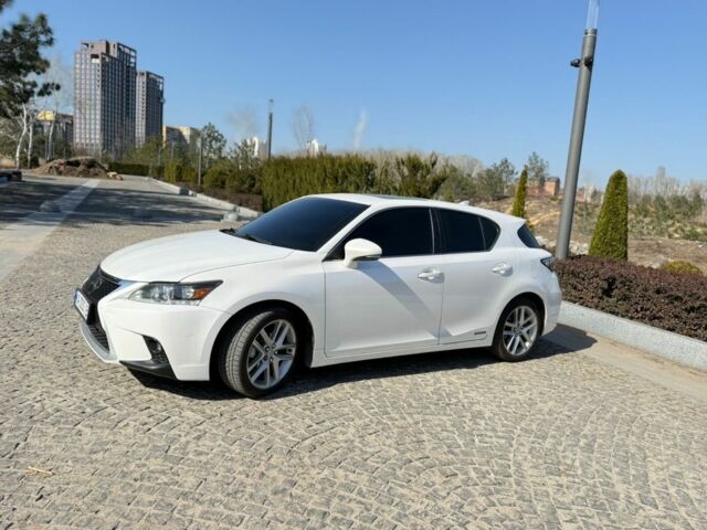 Білий Лексус СТ, об'ємом двигуна 1.8 л та пробігом 145 тис. км за 15000 $, фото 6 на Automoto.ua