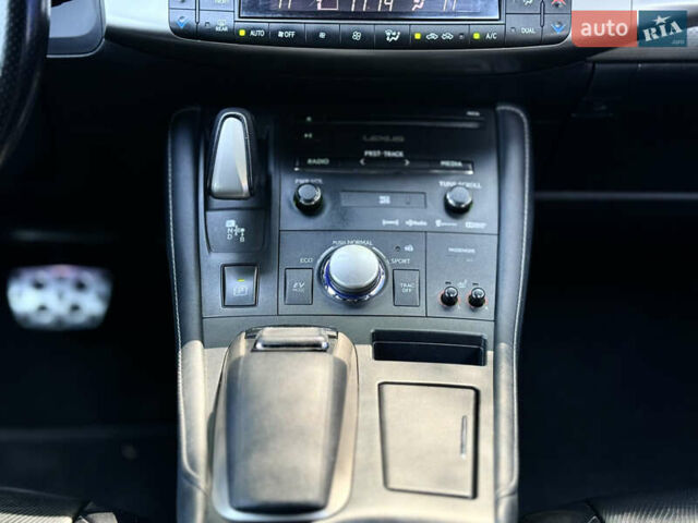 Білий Лексус СТ, об'ємом двигуна 1.8 л та пробігом 170 тис. км за 16900 $, фото 49 на Automoto.ua