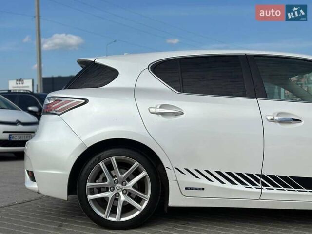 Белый Лексус СТ, объемом двигателя 1.8 л и пробегом 187 тыс. км за 15690 $, фото 9 на Automoto.ua
