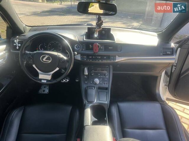 Белый Лексус СТ, объемом двигателя 1.8 л и пробегом 305 тыс. км за 13990 $, фото 12 на Automoto.ua