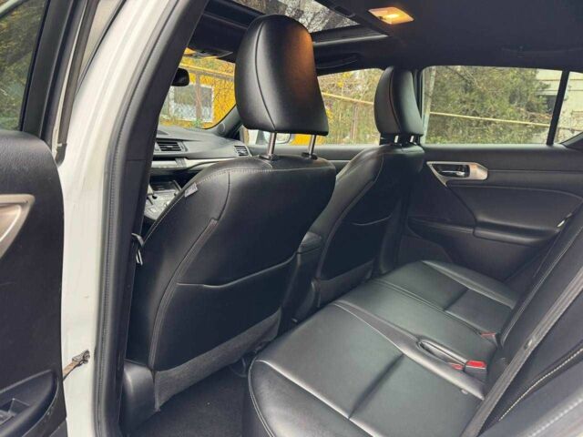 Белый Лексус СТ, объемом двигателя 1.8 л и пробегом 180 тыс. км за 14900 $, фото 14 на Automoto.ua