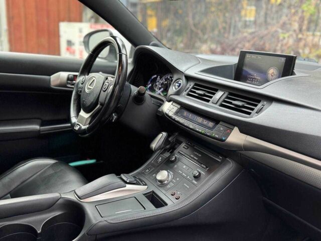 Белый Лексус СТ, объемом двигателя 1.8 л и пробегом 180 тыс. км за 14900 $, фото 17 на Automoto.ua