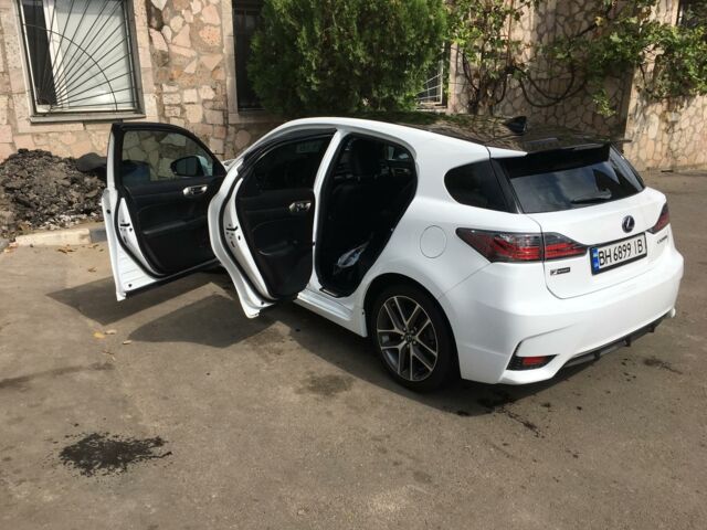 Білий Лексус СТ, об'ємом двигуна 1.8 л та пробігом 60 тис. км за 24490 $, фото 2 на Automoto.ua
