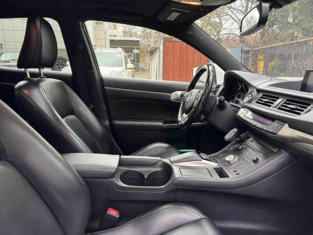 Белый Лексус СТ, объемом двигателя 1.8 л и пробегом 180 тыс. км за 14900 $, фото 13 на Automoto.ua